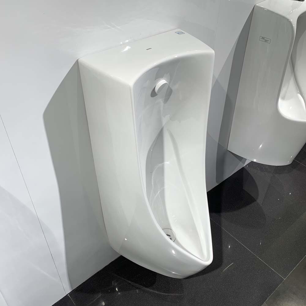 Bồn tiểu nam treo tường TOTO UT901H tiết kiệm nước