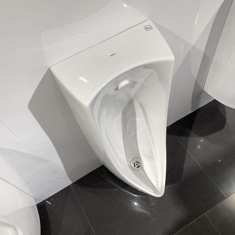 Bồn tiểu nam treo tường TOTO UT901H tiết kiệm nước