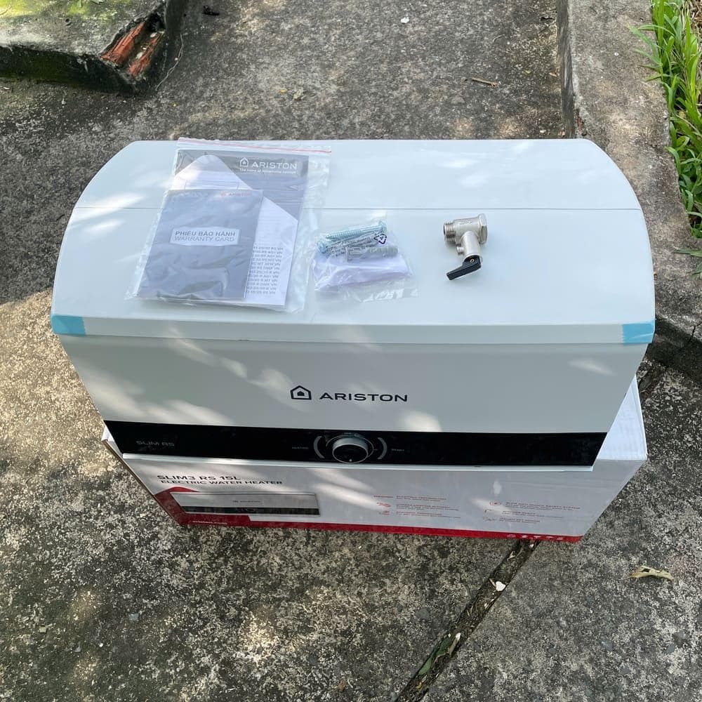 Máy nước nóng gián tiếp Ariston Slim3 RS 30L 2500W