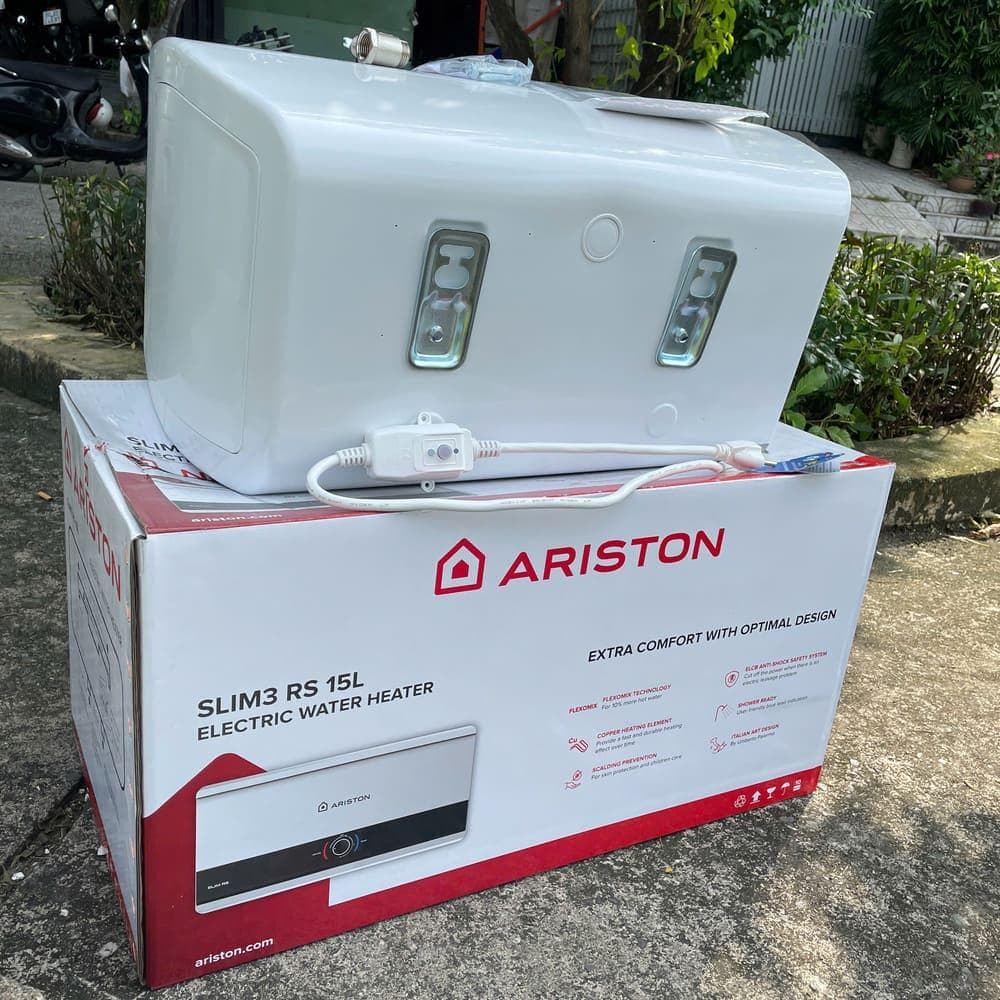 Máy nước nóng gián tiếp Ariston Slim3 RS 30L 2500W
