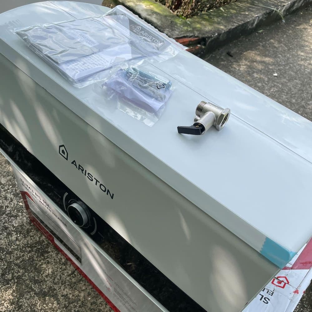 Máy nước nóng gián tiếp Ariston Slim3 RS 30L 2500W
