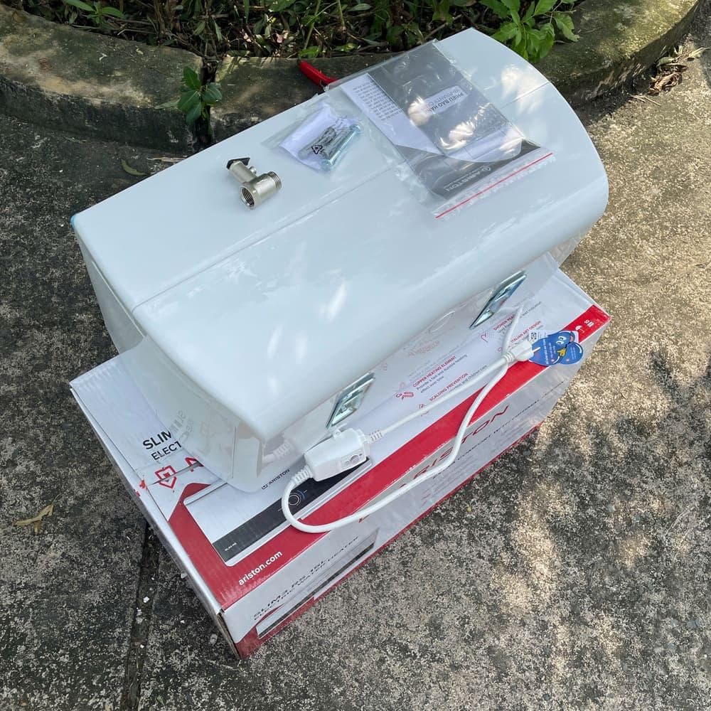 Máy nước nóng gián tiếp Ariston Slim3 RS 30L 2500W