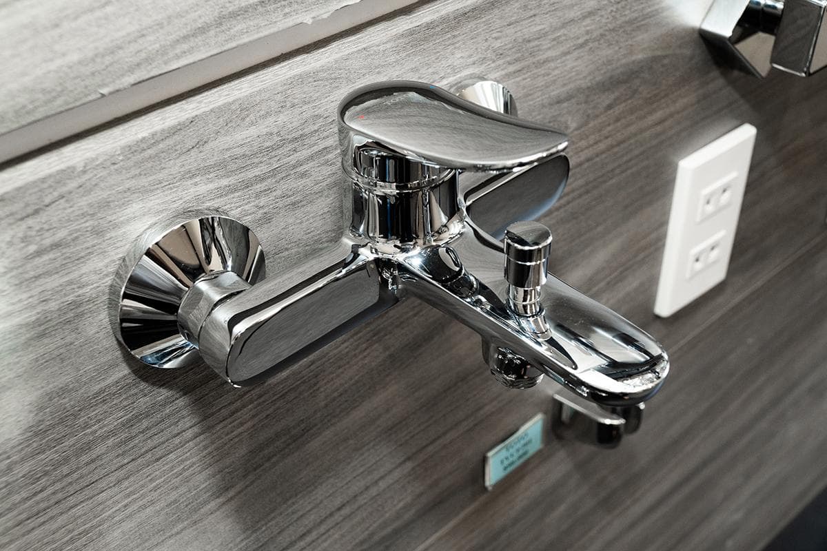 Củ sen tắm nóng lạnh LF Series TOTO TBS04302V