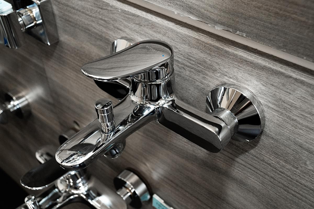 Củ sen tắm nóng lạnh LF Series TOTO TBS04302V