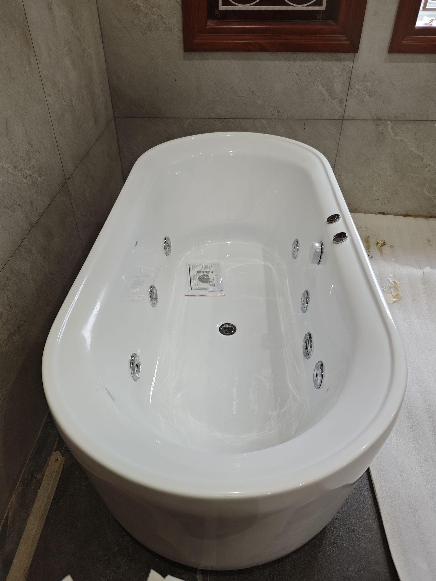 Bồn tắm đặt sàn có yếm Caesar MT0770