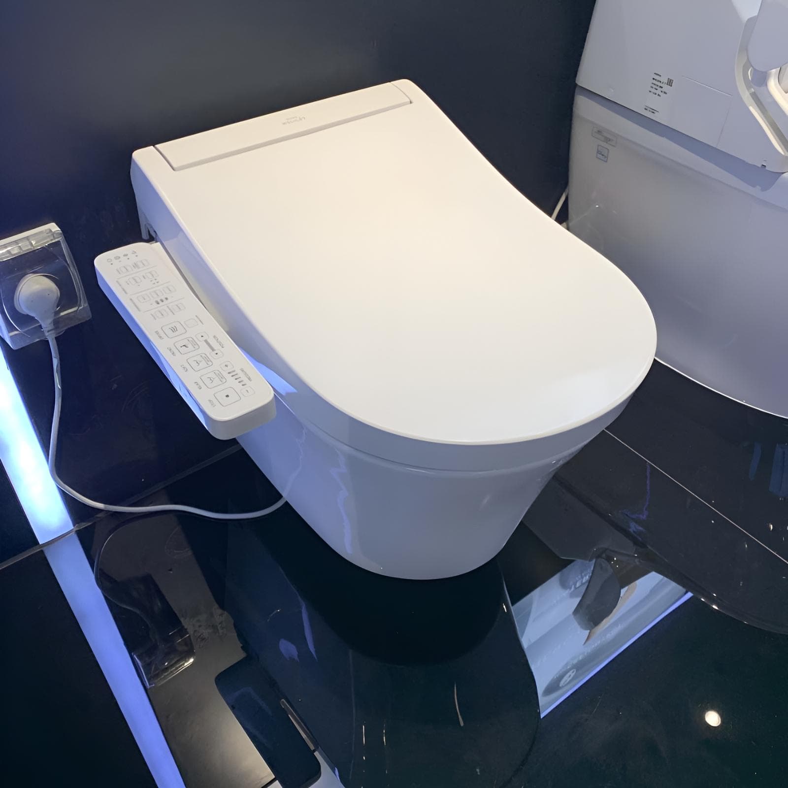 Nắp bồn cầu thông minh TOTO TCF33370GAA#NW1