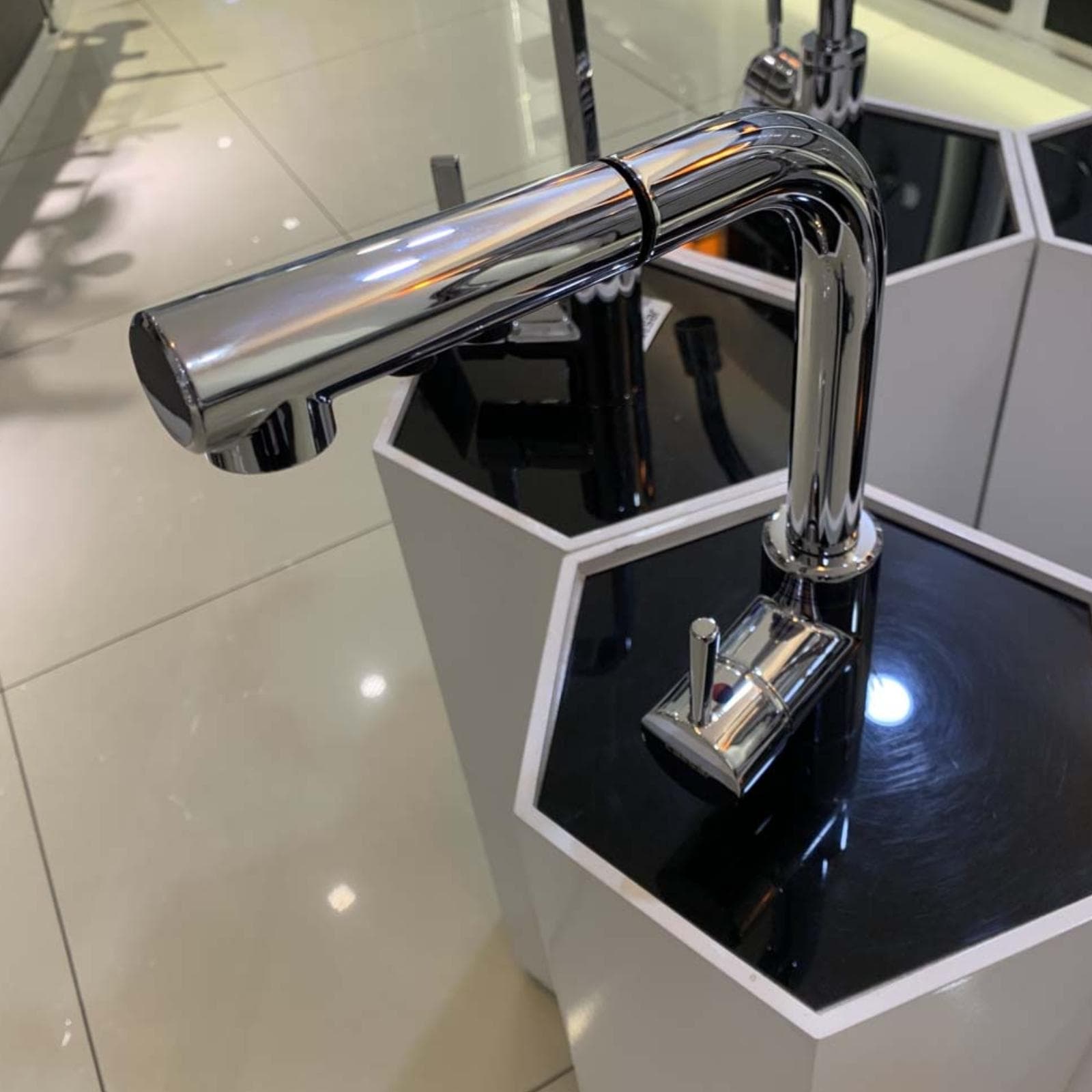 Vòi rửa chén nóng lạnh Caesar K915C