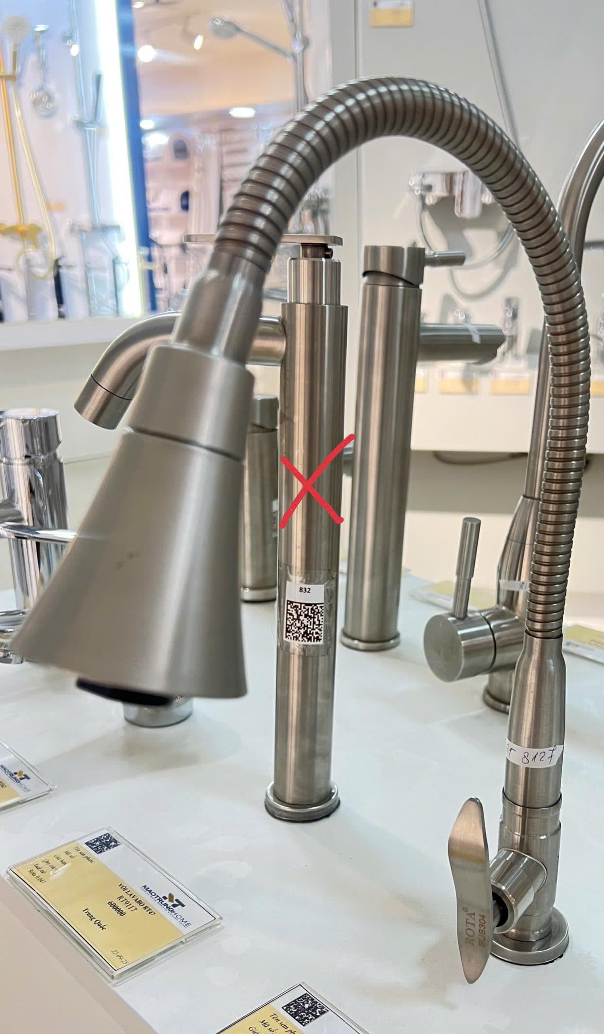 Vòi rửa chén Rota RT8127